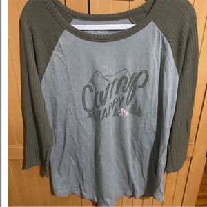 Gray Raglan Sleeve 3/4 Sleeve Graphic Top/large